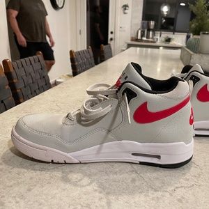 Nike Air Flight - size 10